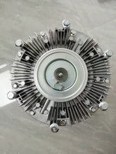 Carica l'immagine nel visualizzatore di Gallery, Electronic fan clutch with circular center and silver cooling fins