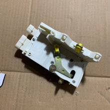Cargar imagen en el visor de la Galería, White door lock actuator with metal latch, black release opening, yellow parts
