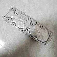 Carregar imagem no visualizador da galeria, Silver gearbox gear shift cover with embossed logo and bolt-hole perimeter