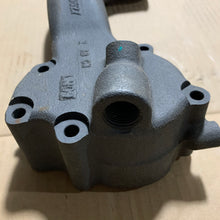 Załaduj obraz do przeglądarki galerii, Dark gray thermostat housing end with threaded port and four mounting holes