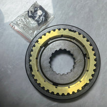 Carica l'immagine nel visualizzatore di Gallery, Synchronizer assembly with yellow ring and small boxed hardware parts