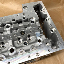 Load image into Gallery viewer, cylinder head F1C 504213159 5801986606 5802136717 for daily 4x2