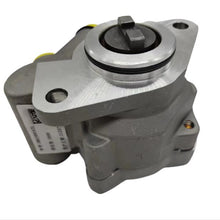 Załaduj obraz do przeglądarki galerii, Hydraulic steering booster pump with round cap and mounting bracket