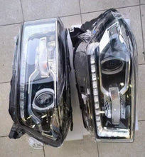 تحميل الصورة في عارض المعرض، Pair of chrome and dark housing vehicle headlights with round projector bulbs