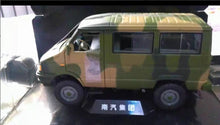 Charger l'image dans la galerie, 1:24 scale green camouflage off-road van model, side view with doors and windows