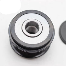 Carregar imagem no visualizador da galeria, Alternator pulley with central bore and ribbed outer rim, top view