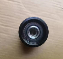 Carregar imagem no visualizador da galeria, Black alternator pulley with metal center hub and textured outer ring