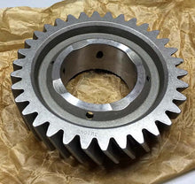 Carica l'immagine nel visualizzatore di Gallery, Steel spur gear with toothed rim and central bore, inner ring
