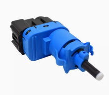 Załaduj obraz do przeglądarki galerii, Brake light switch assembly, blue body with black connector and white wire