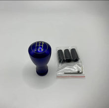 Cargar imagen en el visor de la Galería, 5-speed blue shift knob with gear numbers, plus installation hardware in sealed bag