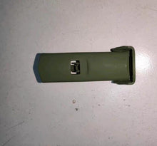 Carica l'immagine nel visualizzatore di Gallery, Adjustable lever lock with green housing and latch opening, side view