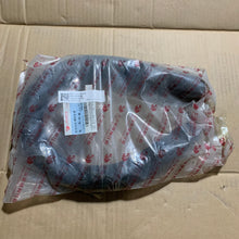 Carica l'immagine nel visualizzatore di Gallery, Rubber hose for truck in factory packaging, sealed with labels and plastic wrap