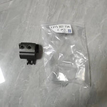 تحميل الصورة في عارض المعرض، Gearbox driver metal clamp block (2 pcs) in clear bag, label 1315 307 734