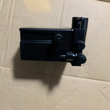 Carica l'immagine nel visualizzatore di Gallery, Black cab lift pump housing with side fittings and mounting hardware