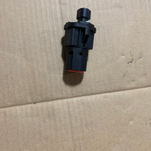 Carica l'immagine nel visualizzatore di Gallery, Push-button stop switch with red insert and black housing