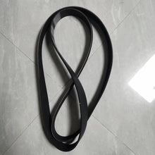 Carregar imagem no visualizador da galeria, Black fan belt with V-groove for truck engine, looped on display