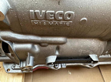 Görseli Galeri görüntüleyiciye yükleyin, IVECO HIematic harf ve kontrol braketi ile otomatik şanzıman muhafazası