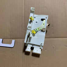 Cargar imagen en el visor de la Galería, White door lock actuator with yellow clips and metal latch plate