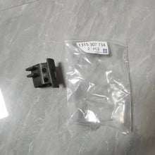 تحميل الصورة في عارض المعرض، Gearbox driver metal part set (2 pcs) in clear bag, label 1315 307 734