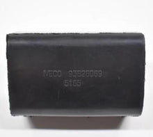 Carica l'immagine nel visualizzatore di Gallery, Rear leaf spring buffer block, dark rubber with IVECO markings
