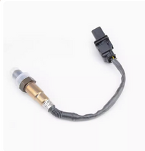 Charger l'image dans la galerie, Oxygen sensor with gray cable and black electrical plug, metal sensor body