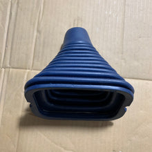 Carica l'immagine nel visualizzatore di Gallery, Shift lever dust cover 5801278115, blue rubber dust boot with rectangular opening