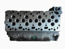 Görseli Galeri görüntüleyiciye yükleyin, İskele delikleri ve metal üzerine damgalı parça numarası ile silindir kafa uç görünümü