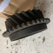 Carregar imagem no visualizador da galeria, Steel gear assembly with external teeth, ridged shaft and central hub