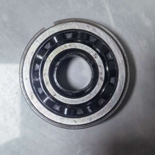 Charger l'image dans la galerie, Shaft support bearing with black and silver metal rings and roller elements