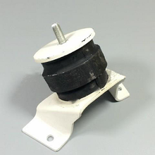 Load image into Gallery viewer, Engine front bracket elastic pad 8588903R 8588904L for daily 4x2 – product image 2 | SUONAMA