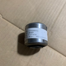 Charger l'image dans la galerie, Metal shaft sleeve assembly with circular end and white barcode label on top