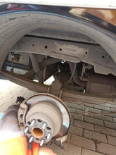 تحميل الصورة في عارض المعرض، Rear air suspension components under chassis near wheel hub, showing air spring and brackets