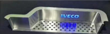 Görseli Galeri görüntüleyiciye yükleyin, Delikli sırt ve IVECO logosu ile paslanmaz çelik adım tahtası, tek mavi LED