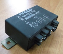 Load image into Gallery viewer, IVEC O control box, angled view, labeled 99484737, with multi-pin side connector