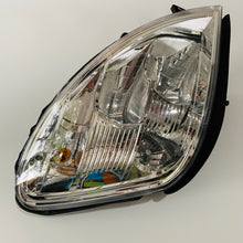 Cargar imagen en el visor de la Galería, Front headlight with clear lens and chrome reflector, amber side marker