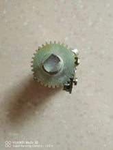 Cargar imagen en el visor de la Galería, Rear brake adjusting assembly close-up of toothed adjuster and central opening