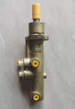 Cargar imagen en el visor de la Galería, brake master cylinder 2991743 42530542 for daily 4x2