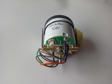 Załaduj obraz do przeglądarki galerii, 24V thermometer gauge, back view with green circuit board and wire terminals, black housing