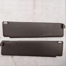Charger l'image dans la galerie, Pair of dark gray car sun visors with side mounting clips