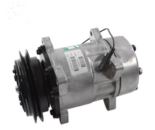 Charger l'image dans la galerie, Air conditioning compressor with black pulley and silver aluminum housing.