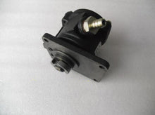 Carregar imagem no visualizador da galeria, Black vacuum pump pickup pump with brass inlet fitting and mounting flange