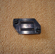 Carica l'immagine nel visualizzatore di Gallery, Black W-shaped button retainer with two round holes and metal insert, close-up