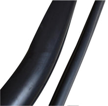 Carregar imagem no visualizador da galeria, Close-up of parallel dark rubber sealing strips with smooth edge