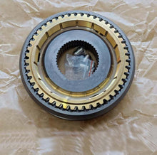 Carica l'immagine nel visualizzatore di Gallery, Second and third gear synchronizer assembly 8859606 for daily4x4 4x2 – product image 2 | SUONAMA