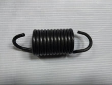 Carica l'immagine nel visualizzatore di Gallery, Differential lock spring, black coiled steel with two bent end loops