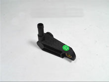 Załaduj obraz do przeglądarki galerii, Black oil return pipe connecting assembly with two hose ports and mounting tab