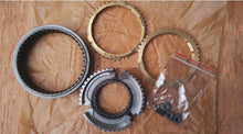 Carica l'immagine nel visualizzatore di Gallery, Set of metal synchronizer rings, gear hub, and mounting bracket parts