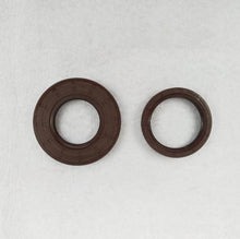 Załaduj obraz do przeglądarki galerii, Oil seal pair for transmission shafts, brown rubber rings with sealing lip, round