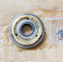 Afbeelding in Gallery-weergave laden, Gear synchronizer assembly with splined inner hub and toothed outer ring
