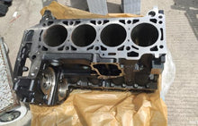 Carregar imagem no visualizador da galeria, Engine cylinder block viewed from side with pistons bores and crankshaft area